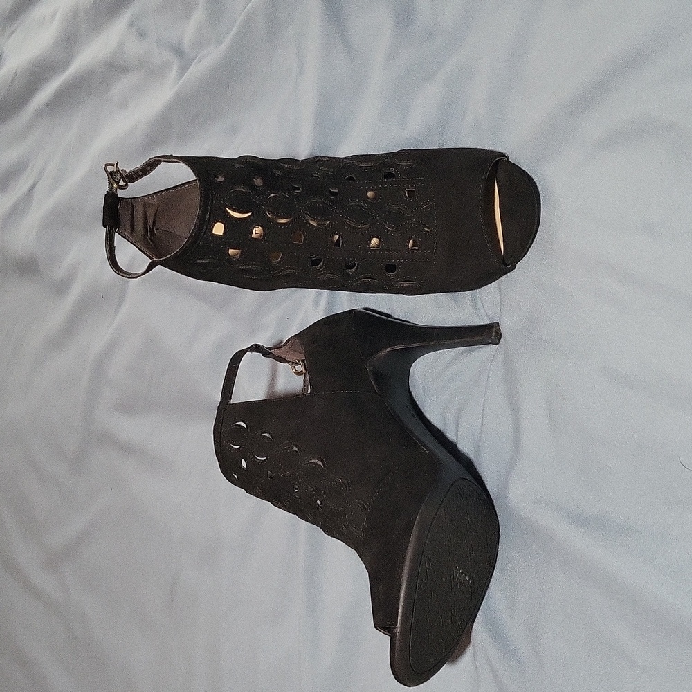 Adrienne Vittadini Black Sueded Heels